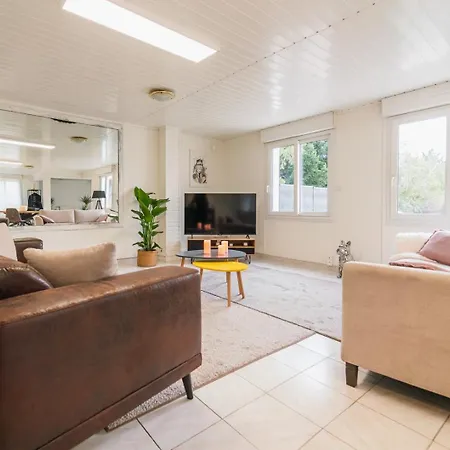 Apartment Le Gue Sourdeau: 150m² 5 Min From Futuroscope